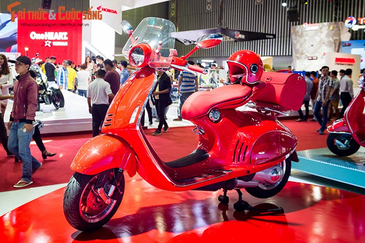 Xe ga Vespa 946 Red &quot;chot gia&quot; 405 trieu tai Viet Nam