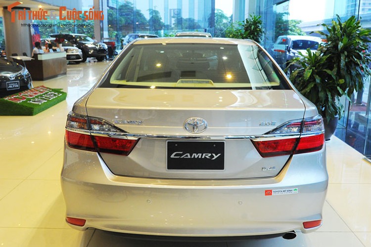 Can canh Toyota Camry moi gia chi 947 trieu tai Ha Noi-Hinh-3