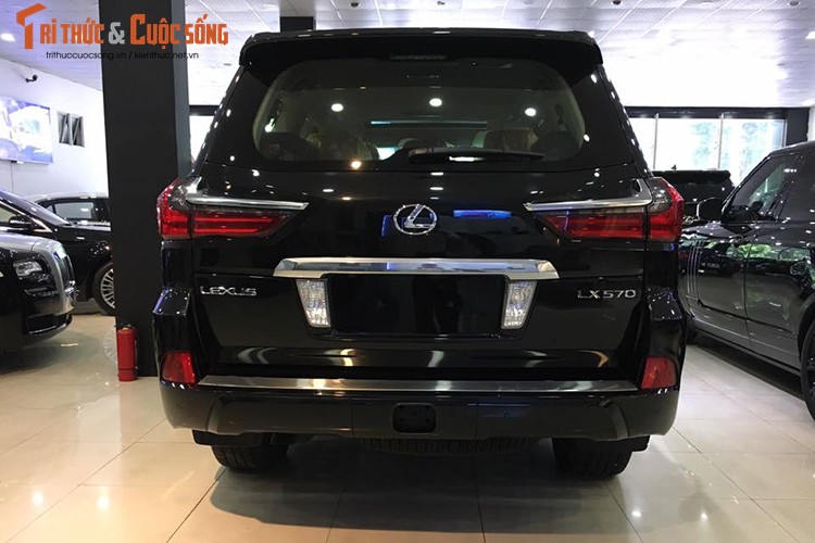 Xe sang Lexus LX570 moi gia 7 ty dong tai Ha Noi-Hinh-4