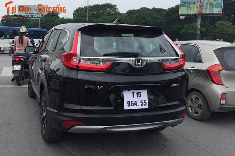 &quot;Hang nong&quot; Honda CR-V 7 cho lan banh o Ha Noi