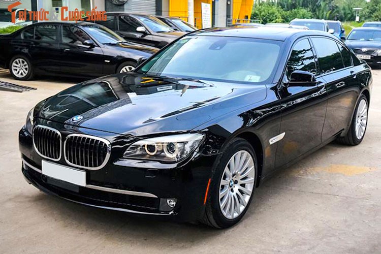 BMW 750Li dung gan 10 nam &quot;thet gia&quot; 1,3 ty tai VN