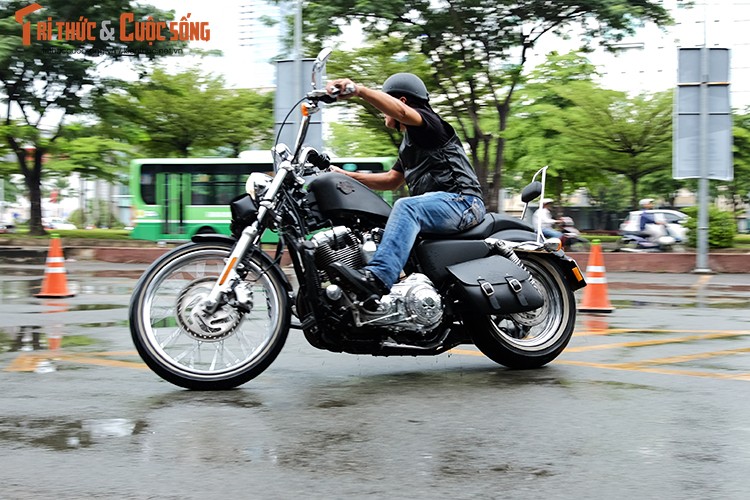 Dan choi moto Harley Sai Gon &quot;luyen cong&quot; duoi mua-Hinh-9