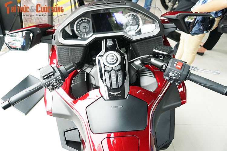 Danh gia moto Honda Gold Wing moi gia 1,2 ty tai Viet Nam-Hinh-4