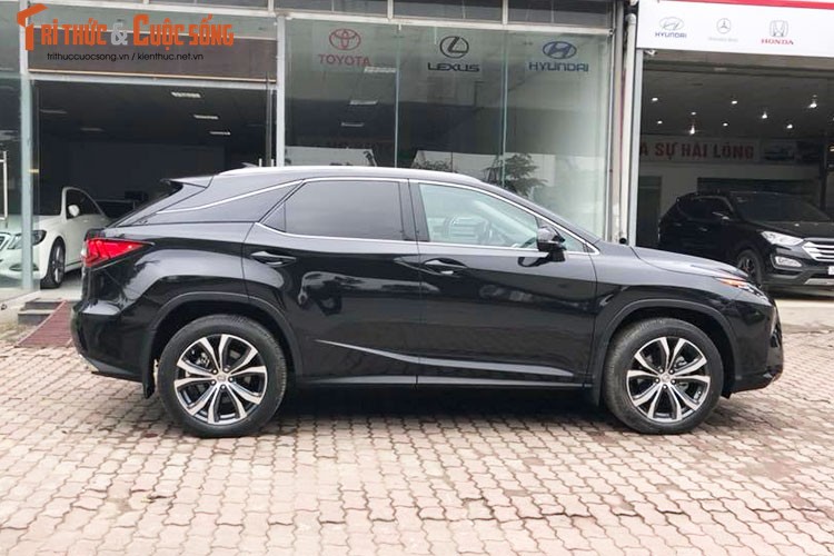 Xe Lexus RX350L 7 cho tien ty dau tien