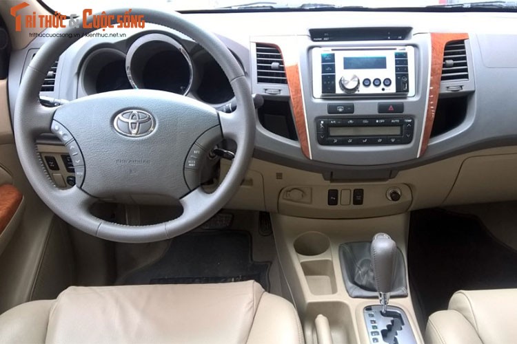 Dung chan, Toyota Fortuner 2010 van thet gia 655 trieu o Ha Noi-Hinh-5