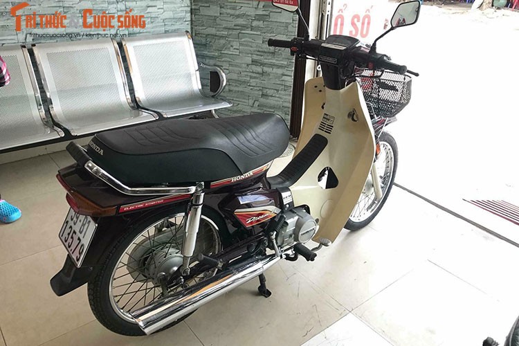 Honda Dream Thai sau 17 nam ban hon 100 trieu o Sai Gon