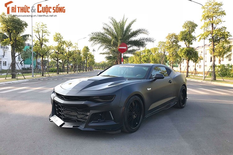 Chevrolet Camaro do ZL1 gia hon 2,7 ty dong tai Ha Noi