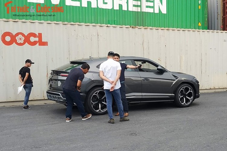 Sieu SUV Lamborghi Urus dau tien cap ben Viet Nam-Hinh-4