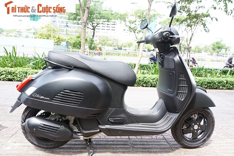 Can canh Vespa GTS Notte moi gia 115 trieu tai Viet Nam-Hinh-2