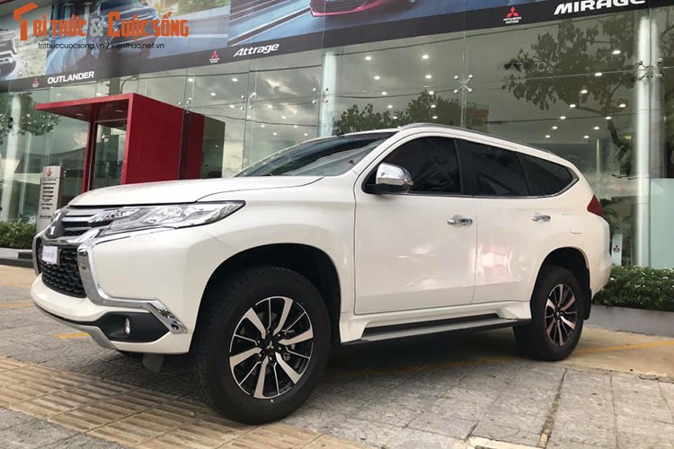 Can canh Mitsubishi Pajero Sport so san gia re tai VN