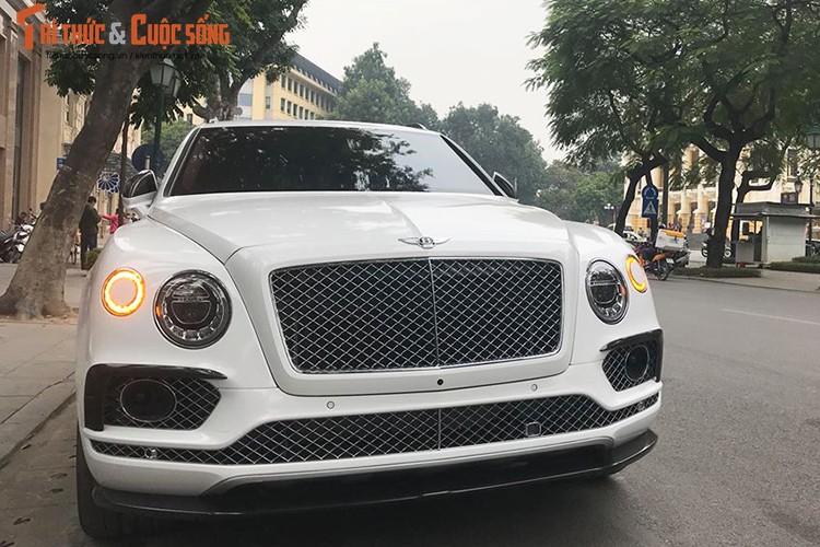 Sieu SUV Bentley Bentayga do Mansory chi 8 ty dong o Ha Noi