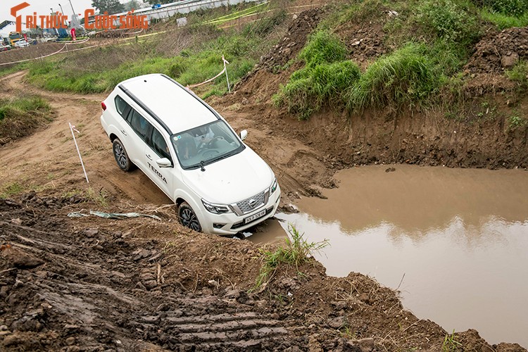 Cam lai SUV Nissan Terra gia tu 988 trieu dong tai HN-Hinh-12