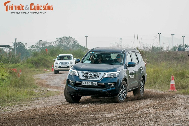 Cam lai SUV Nissan Terra gia tu 988 trieu dong tai HN-Hinh-8