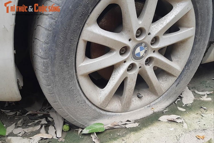 Ha Noi: Xe sang BMW vut chong cho nua nam khong ai nhan-Hinh-4