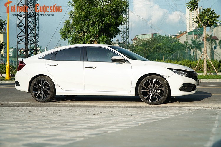 Trai nghiem Honda Civic RS moi tu 929 trieu tai Viet Nam-Hinh-2