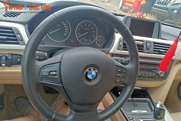 Xe sang BMW 320i chay 4 nam chi 990 trieu o Ha Noi-Hinh-4