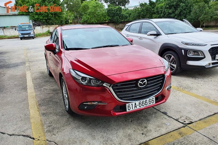 Chu xe Mazda3 boc trung bien 