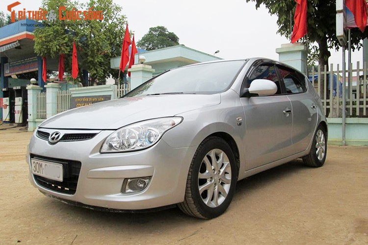 Hyundai i30 may dau dung 12 nam ban 350 trieu o Ha Noi