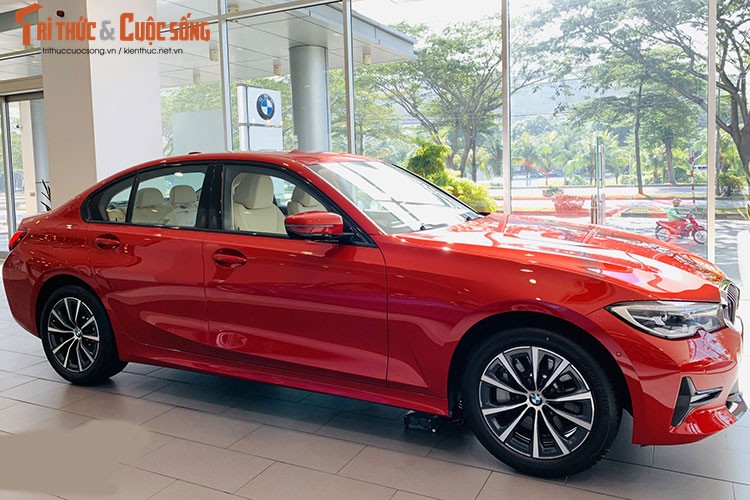 Can canh BMW 330i Sport-Line re hon 200 trieu tai Viet Nam-Hinh-2