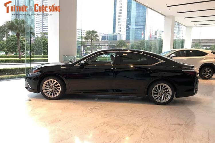 Can canh Lexus ES 250 2020 hon 2,5 ty dong tai Ha Noi-Hinh-2