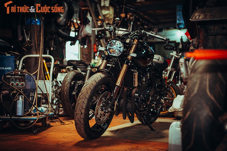 Honda CB400 cafe racer cuc chat tu lo do Tu Thanh Da