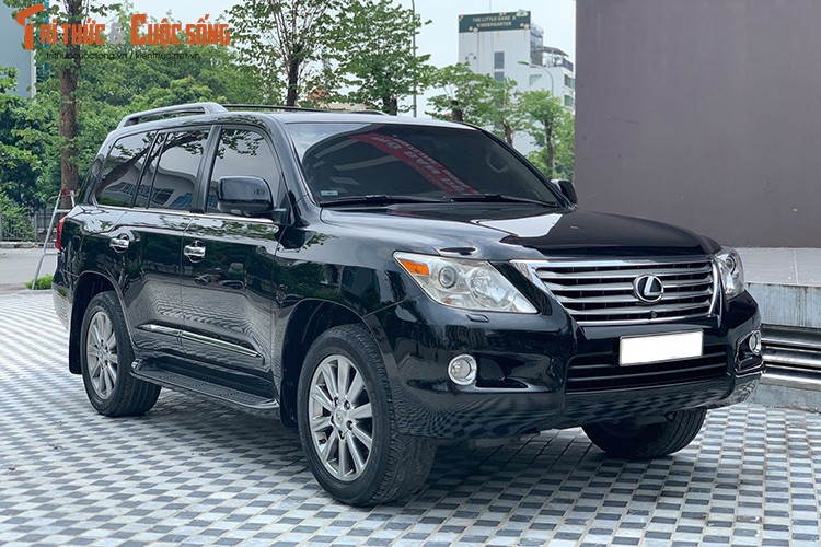 Lexus LX570 dung 10 nam chao ban 2,5 ty dong tai Ha Noi