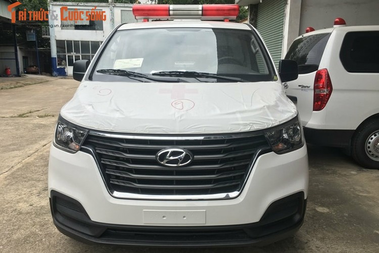 Xe cuu thuong Hyundai Starex cua ong Doan Ngoc Hai co gi?-Hinh-4