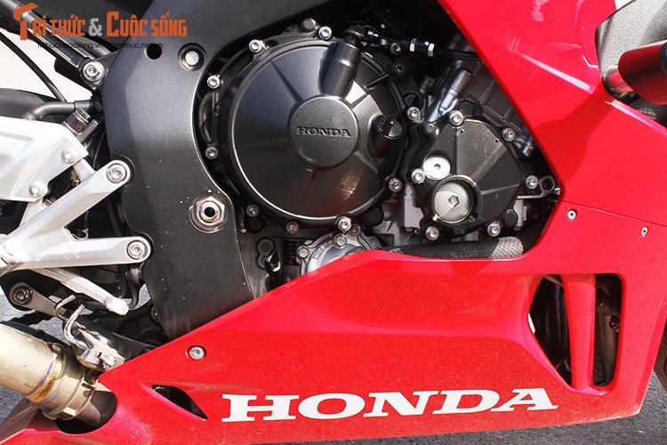 Can canh Honda CBR1000RR-R SP hon 1 ty dong tai Ha Noi-Hinh-13