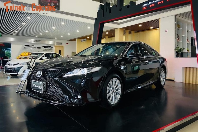Toyota Camry moi cung, do Lexus LS chi 1 ty dong tai Can Tho