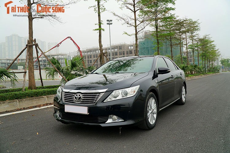 Can canh Toyota Camry 2014 