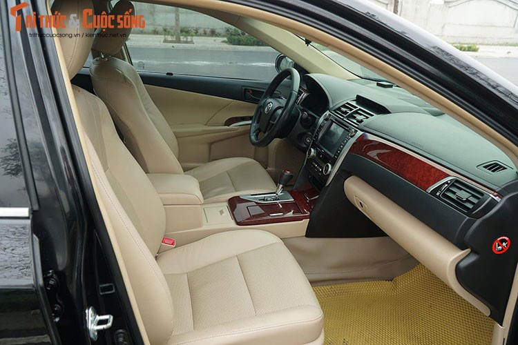 Can canh Toyota Camry 2014 