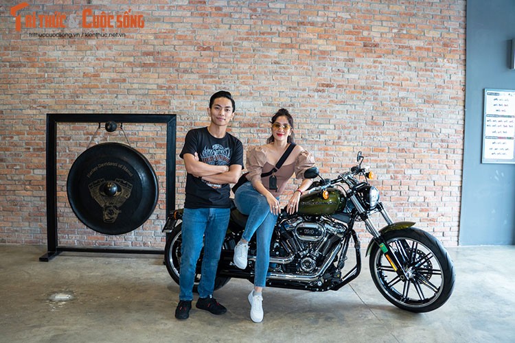 Phan Hien tau Harley-Davidson gia 849 trieu, sau 3 HC Vang SEA Games-Hinh-2