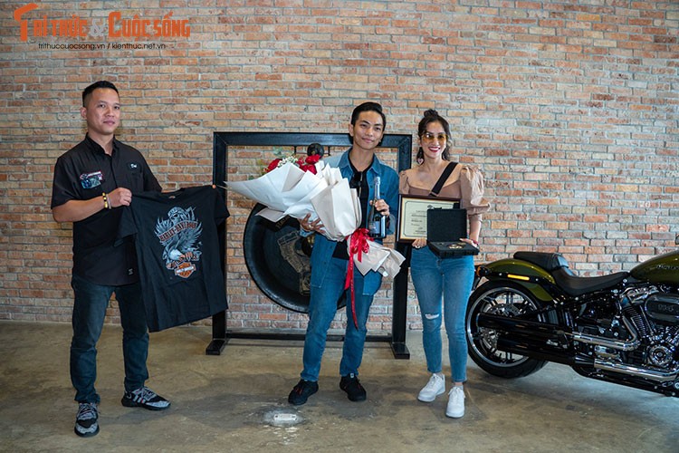 Phan Hien tau Harley-Davidson gia 849 trieu, sau 3 HC Vang SEA Games