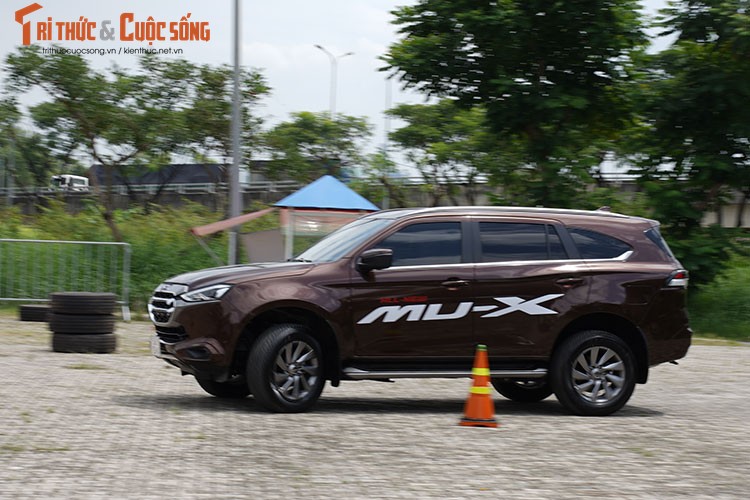 Can canh Isuzu mu-X 2022 tai Viet Nam, cao nhat 1,19 ty dong-Hinh-12