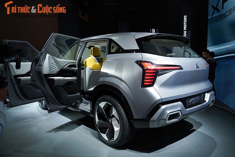 Can canh Mitsubishi XFC Concept tai Viet Nam, SUV voi bau troi tien ich-Hinh-11