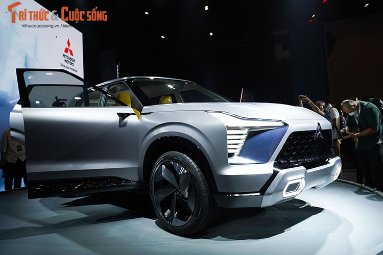 Can canh Mitsubishi XFC Concept tai Viet Nam, SUV voi bau troi tien ich-Hinh-12