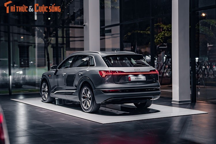 Audi e-tron SUV 2022 ra mat tai Viet Nam, tu 2,97 ty dong-Hinh-11