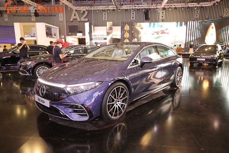 Mercedes-Benz gay choang ngop khi dem 17 mau xe sang den VMS 2022-Hinh-3