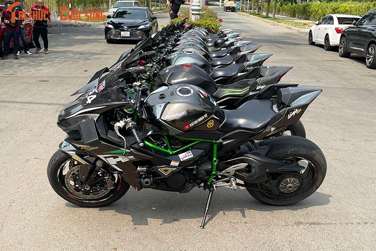 Ca dan sieu moto Kawasaki H2 tien ty, manh nhat the gioi o Sai Gon-Hinh-6