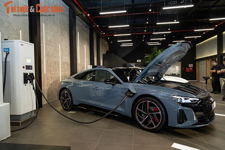 Audi RS e-tron GT tu 5,9 ty tai Viet Nam, sac 5 phut chay 100km-Hinh-11