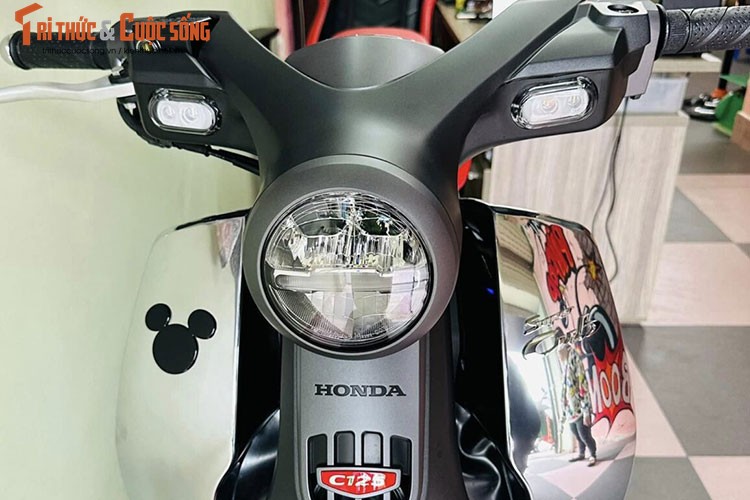 Honda Super Cub C125 Disney dau tien tai Viet Nam, hon 300 trieu dong-Hinh-3