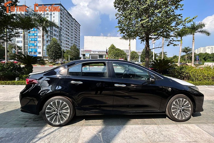 Can canh Toyota Corolla Altis 2023, tu 725 trieu dong tai Viet Nam-Hinh-2