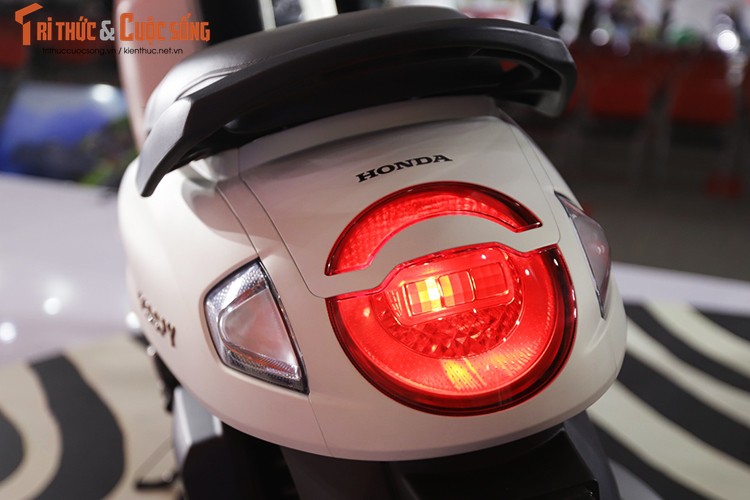 Can canh Honda Scoopy 2025 