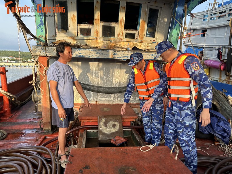 Canh sat bien bat duoc nhieu tau vi pham tren bien Tay Nam