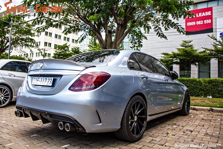 “Soi” Mercedes C300 AMG ngoai that doc tai Sai Gon-Hinh-7