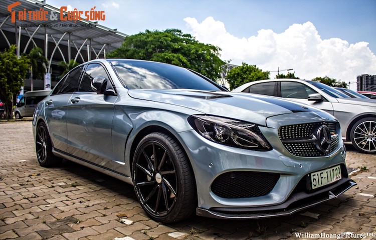 “Soi” Mercedes C300 AMG ngoai that doc tai Sai Gon