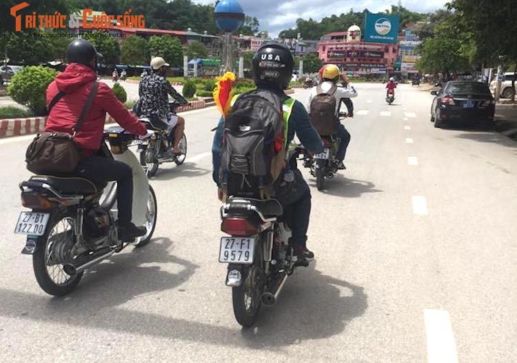 Hon 400 xe Honda Dream II lan banh tai Ninh Binh-Hinh-2