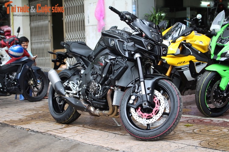 “Quai thu” Yamaha MT-10 gia 557 trieu dau tien tai VN