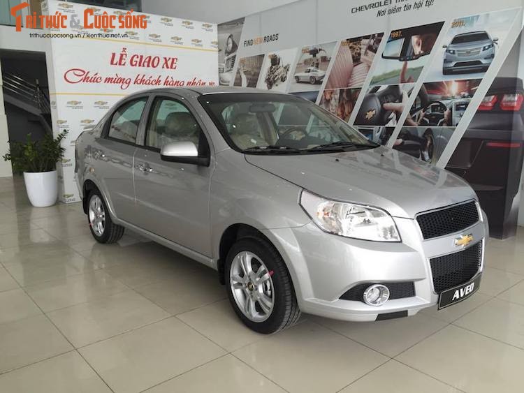 Soi xe hop hon 400 trieu Chevrolet Aveo 