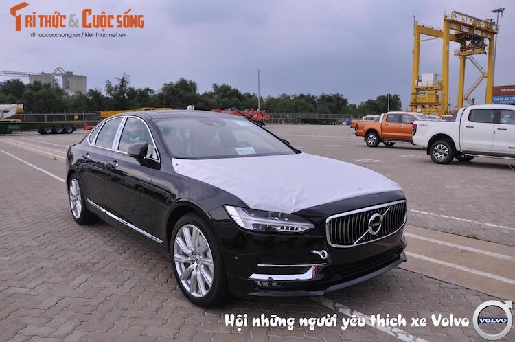 Can canh Volvo S90 T5 Inscription gia tu 2,3 ty tai VN